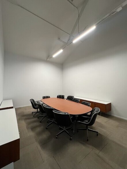 More Photos Of 9520 W Jefferson Blvd, Culver City Loft Creative Space For Lease