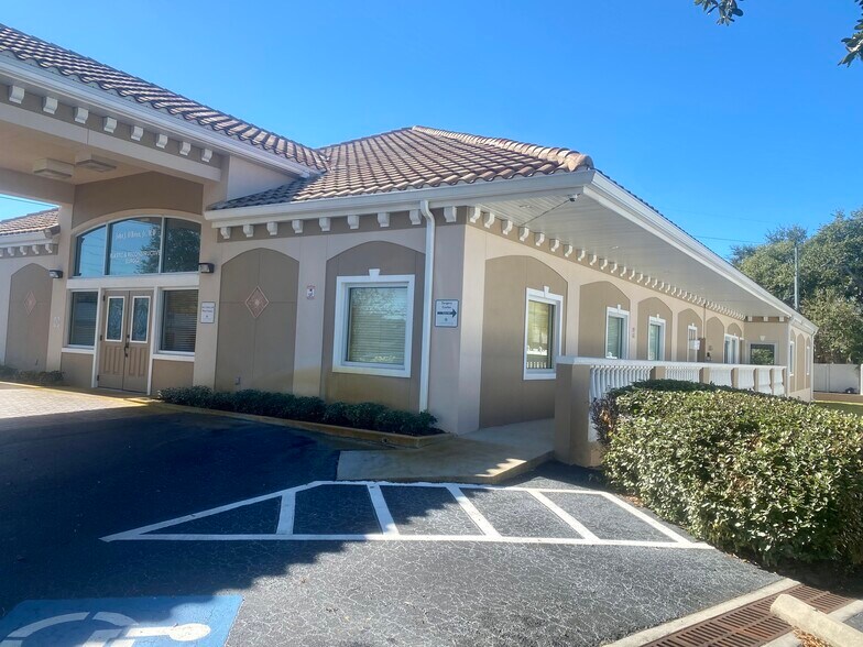 More Photos Of 7855 38th Ave N, Saint Petersburg Medical For Lease