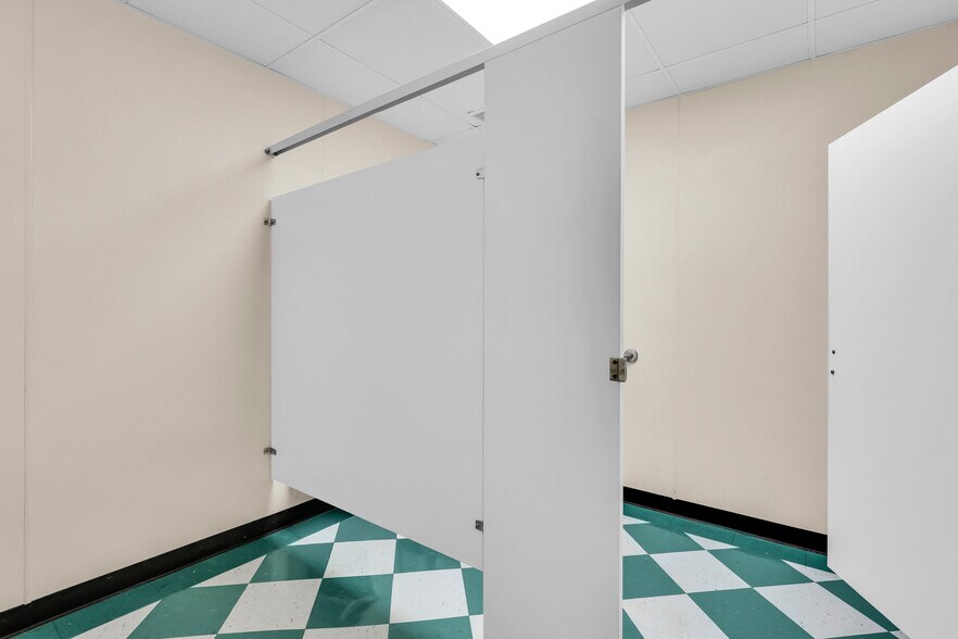 More Photos Of 114 Horizon Park Dr, Savannah Restaurant For Sale