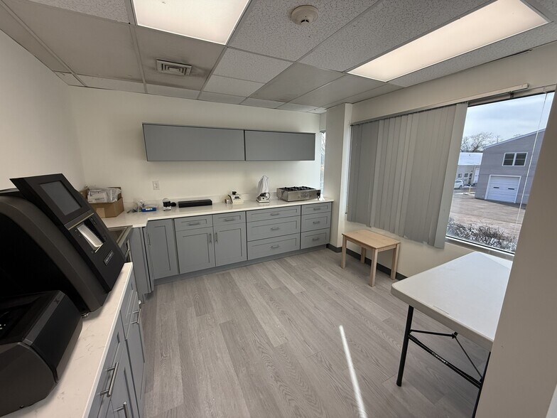 More Photos Of 37 Soundview Rd, Guilford Medical For Lease