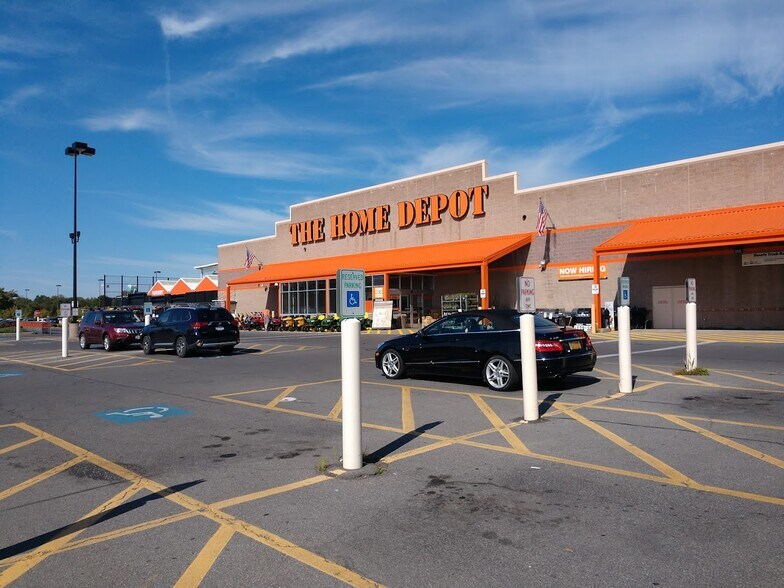 Primary Photo Of 7922 Brewerton Rd, Cicero Freestanding For Sale
