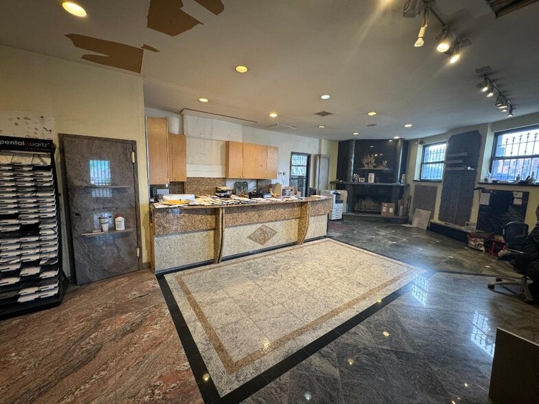 More Photos Of 4800 Astoria Blvd, Astoria Manufacturing For Sale