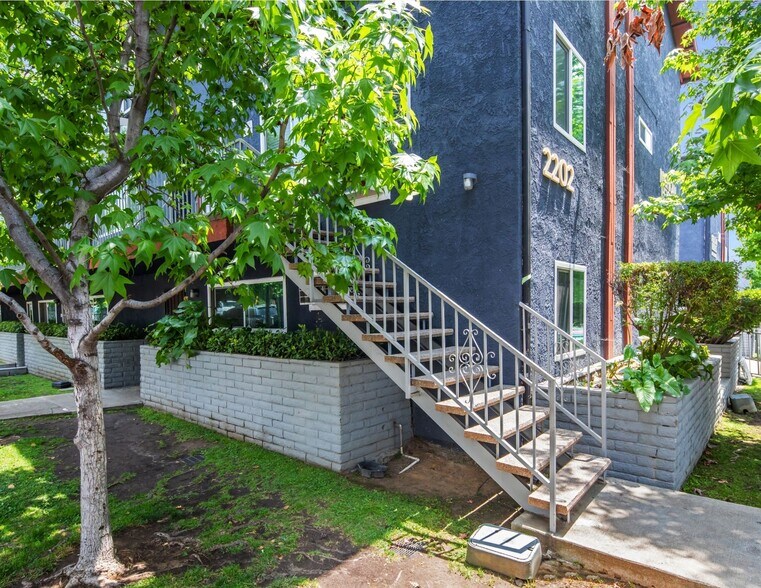 More Photos Of 2202-2208 Michigan Ave, Los Angeles Apartments For Sale