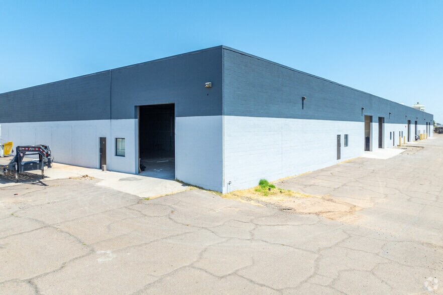 More Photos Of 4225 W Indian School Rd, Phoenix Warehouse For Lease