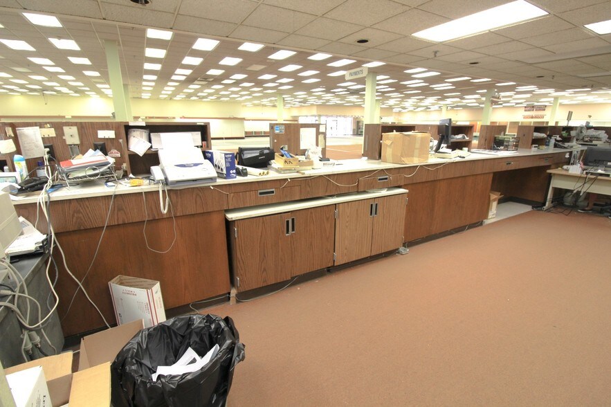 More Photos Of 1010 3rd Ave, Huntington Storefront Retail Office For Lease