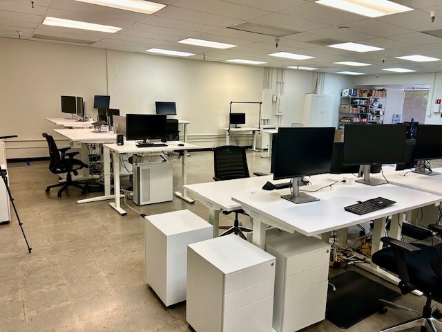 More Photos Of 110 Pioneer Way, Mountain View Research And Development For Lease