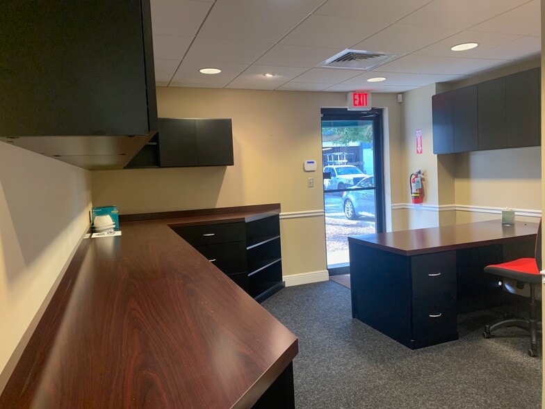 More Photos Of 6413 Pinecastle Blvd, Orlando Flex For Lease