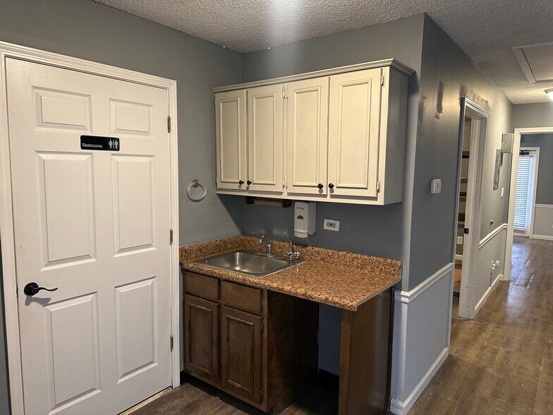 More Photos Of 5507 Winchester Rd, Memphis Office For Lease