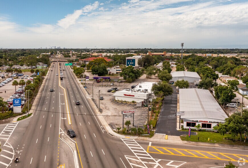 More Photos Of 3900 78th Ave, Pinellas Park Showroom For Lease
