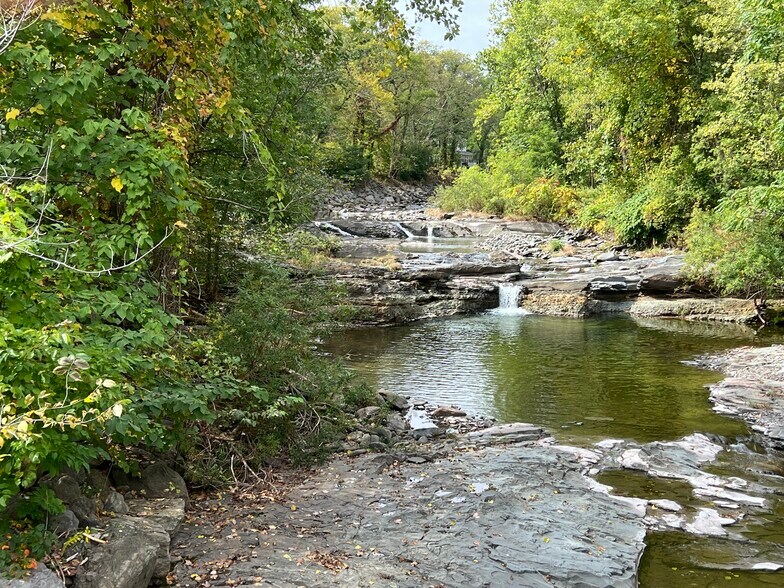 More Photos Of 574 NY-32A Rt, Palenville Hotel For Sale