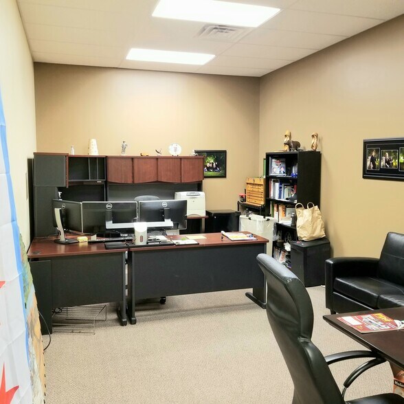 More Photos Of 1217-1249 Arrowhead Ct, Crown Point Warehouse For Lease