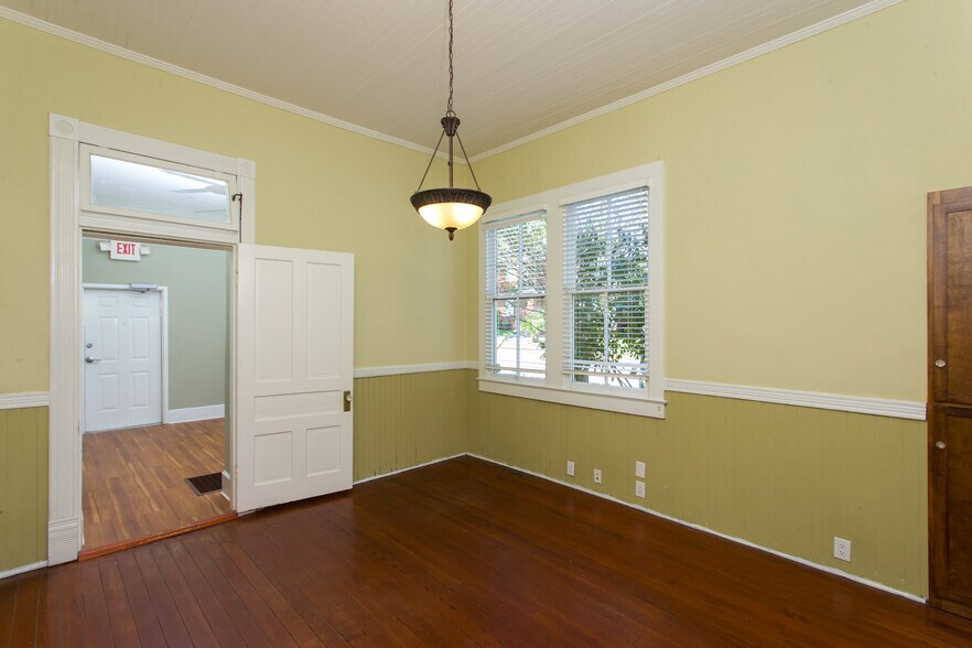 More Photos Of 921 N Palafox St, Pensacola Office For Sale