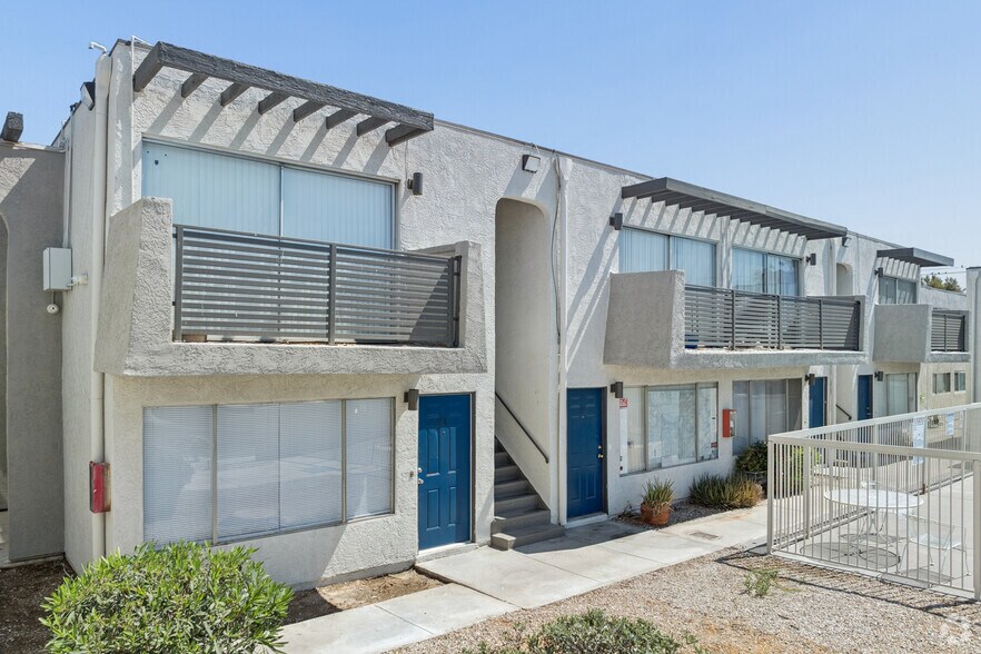 More Photos Of 5800 Bromley Ave, Las Vegas Apartments For Sale