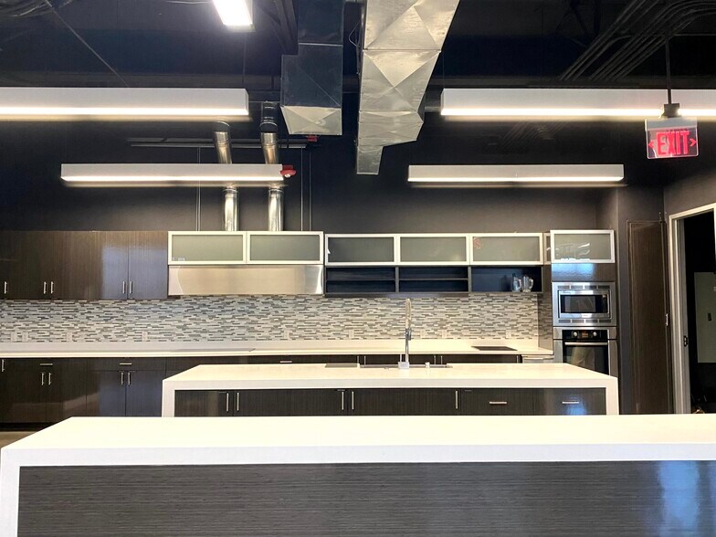 More Photos Of 6010 S Durango Dr, Las Vegas Loft Creative Space For Sale