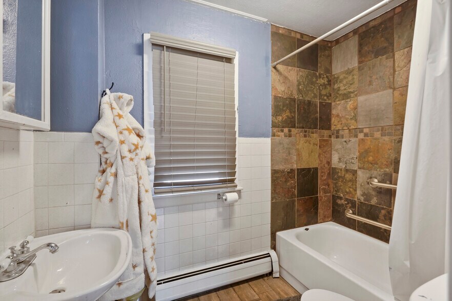 More Photos Of 403 23rd St, Golden Apartments For Sale