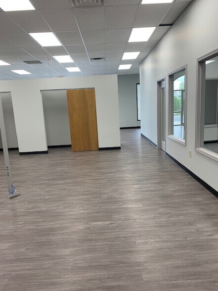 More Photos Of 950 Taylor Station Rd, Gahanna Research And Development For Lease