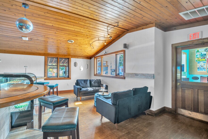 More Photos Of 7778 Highway 42, Egg Harbor Restaurant For Sale