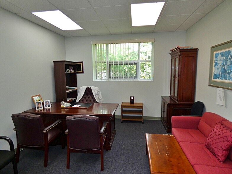 More Photos Of 6934 Elaine Dr, Niagara Falls Office For Sale