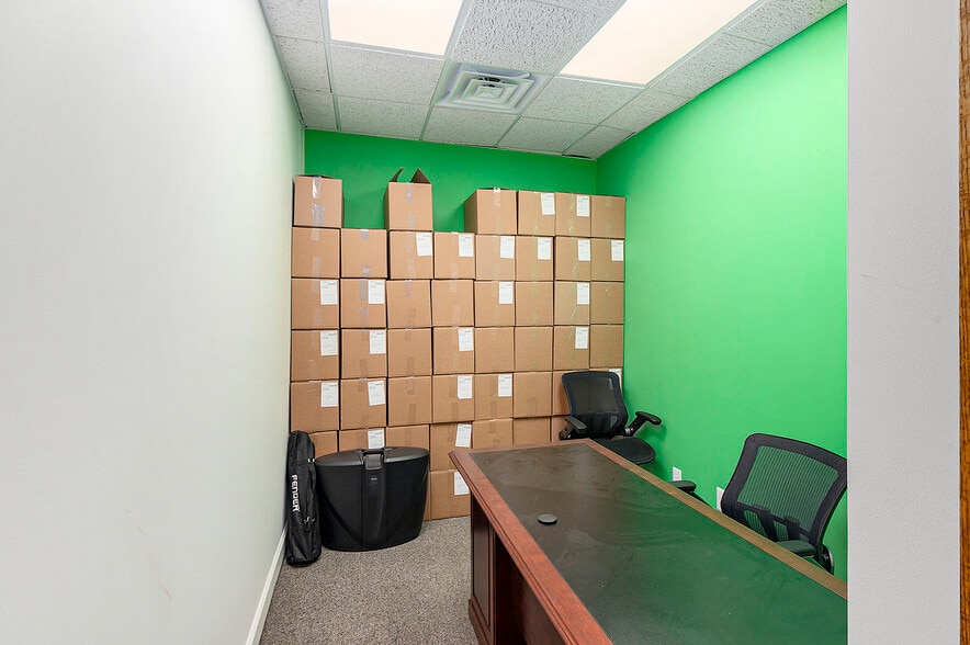 More Photos Of 115-125 E Park St, Olathe Office For Sale