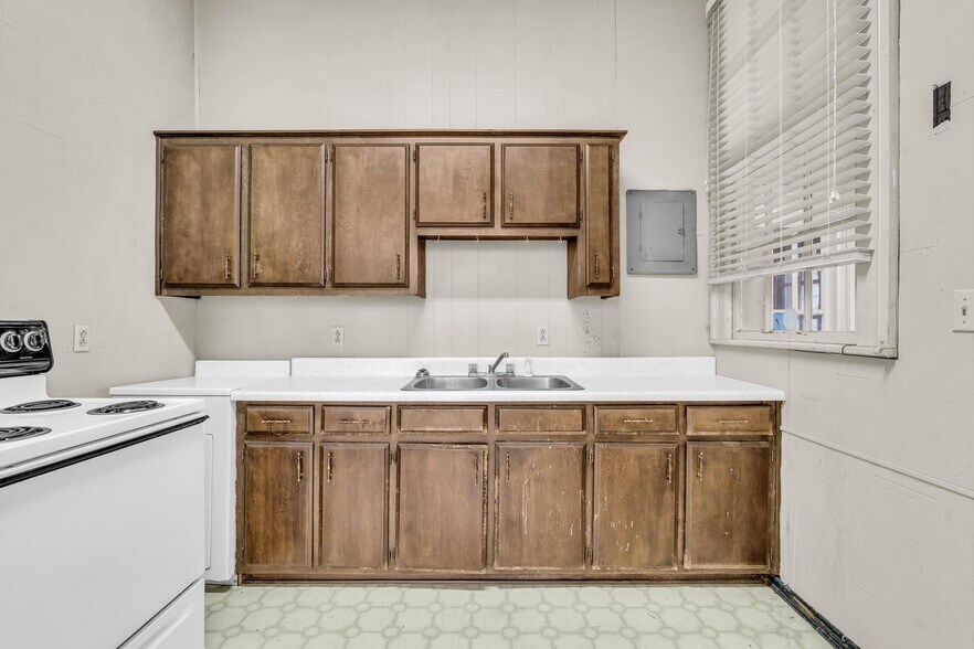 More Photos Of 1024 3rd Ave N, Columbus Apartments For Sale
