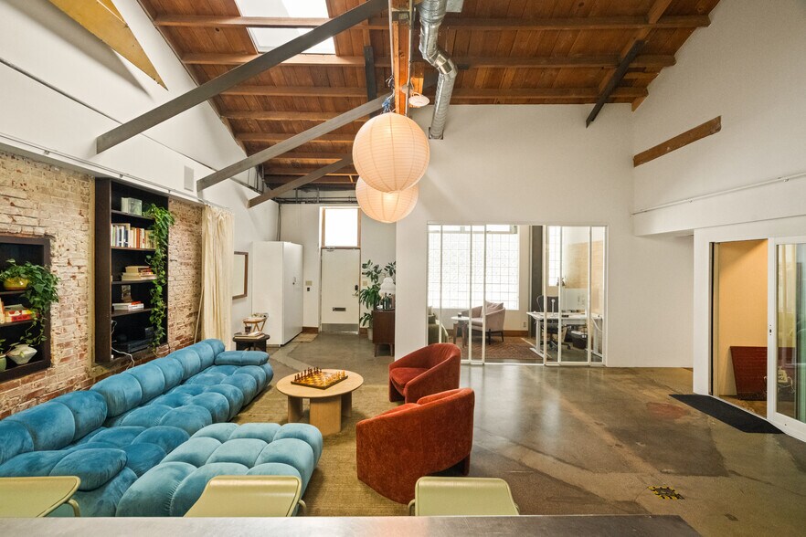 More Photos Of 120 Mildred Ave, Venice Loft Creative Space For Sale