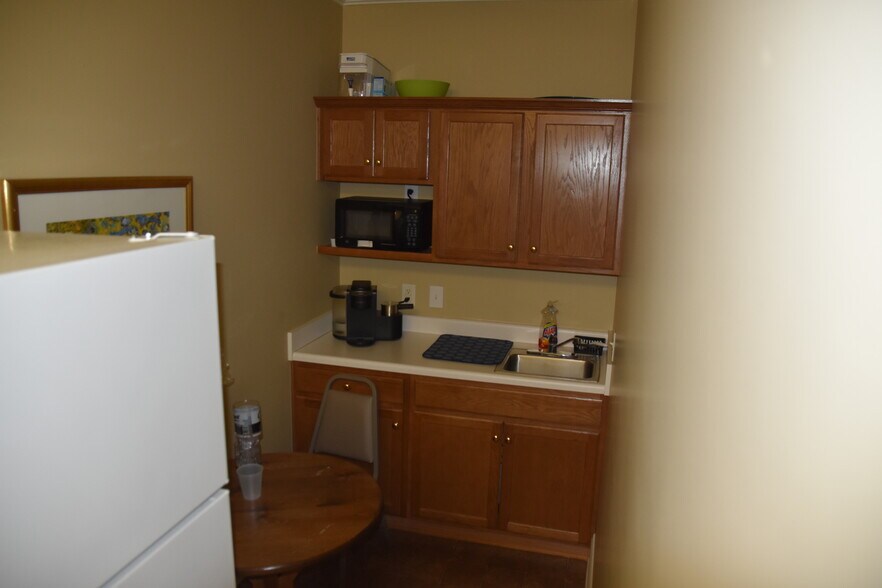 More Photos Of 2719 Graves Dr, Goldsboro Office For Lease