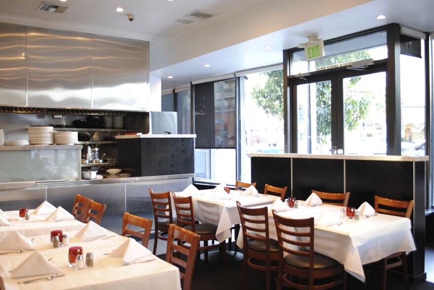 More Photos Of 8516-8524 Lincoln Blvd, Los Angeles Restaurant For Lease