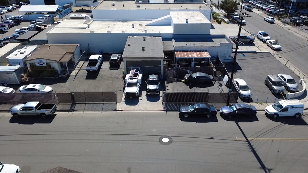 More Photos Of 443 W Bay St, Costa Mesa Auto Repair For Lease