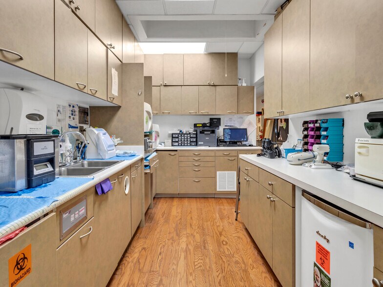 More Photos Of 4635 Gulfstarr Dr, Destin Medical For Sale