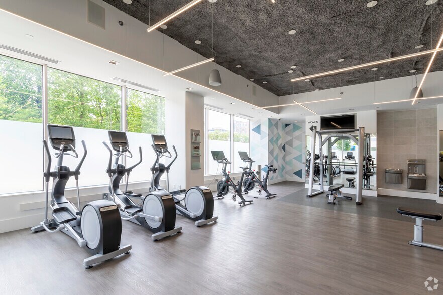 More Photos Of 1410-1430 Spring Hill Rd, McLean Unknown For Lease