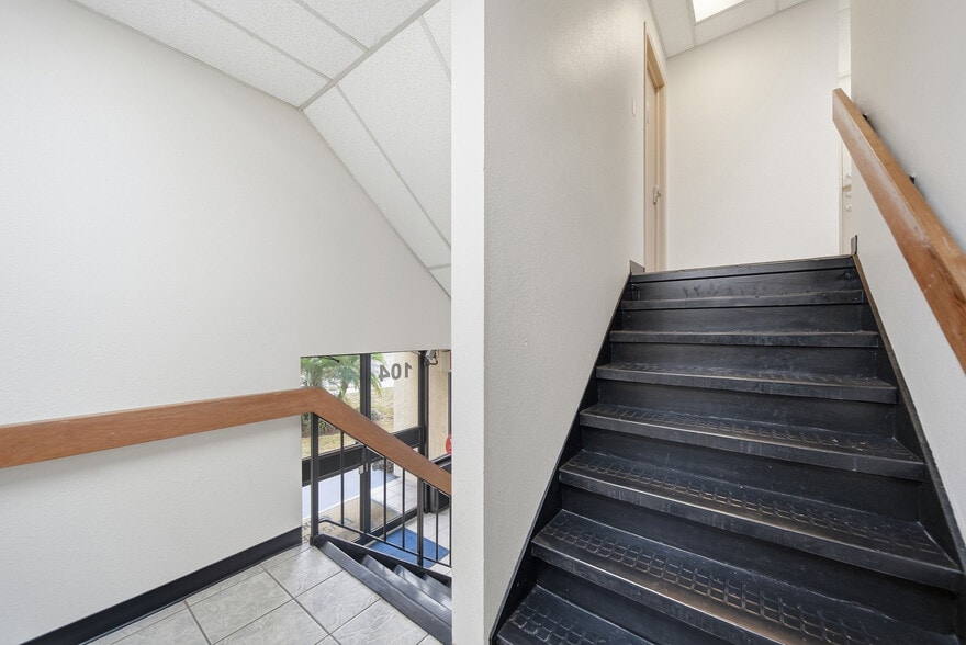 More Photos Of 104 E Fowler Ave, Tampa Office For Sale