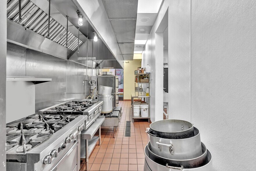 More Photos Of 2010 NW 6th St, Fort Lauderdale Fast Food For Lease