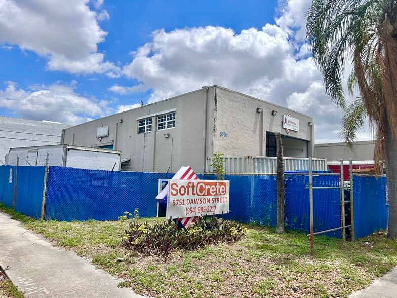 More Photos Of 5751 Dawson St, Hollywood Warehouse For Lease