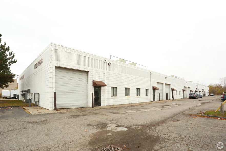 More Photos Of 12585-12623 Farmington Rd, Livonia Warehouse For Sale