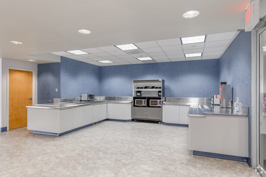 More Photos Of 300 Corporate Center Dr, Camp Hill Office For Lease