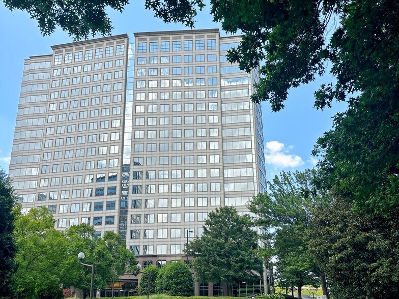 More Photos Of 400 Galleria Pky SE, Atlanta Coworking Space