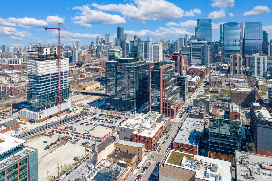 More Photos Of 333 N Green St, Chicago Office For Lease