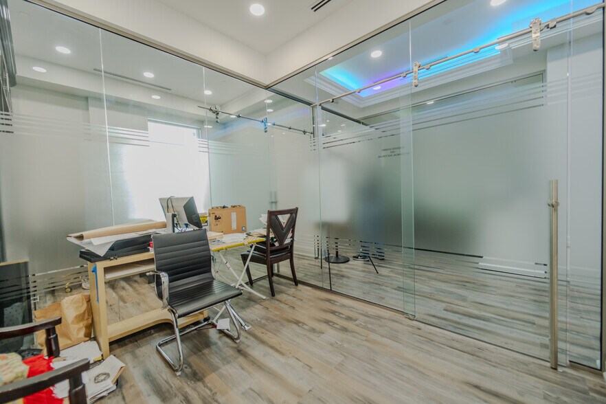 More Photos Of 3465 Platinum Dr, Mississauga Storefront Retail Office For Sale