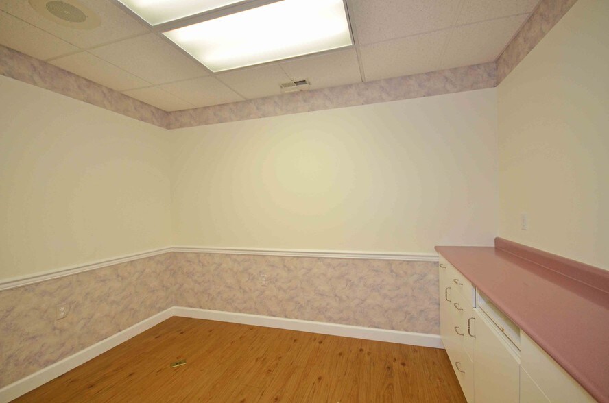 More Photos Of 556 Cynwood Dr, Easton Medical For Lease