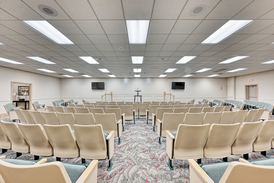 More Photos Of 5135 College St, Jacksonville Religious Facility For Sale