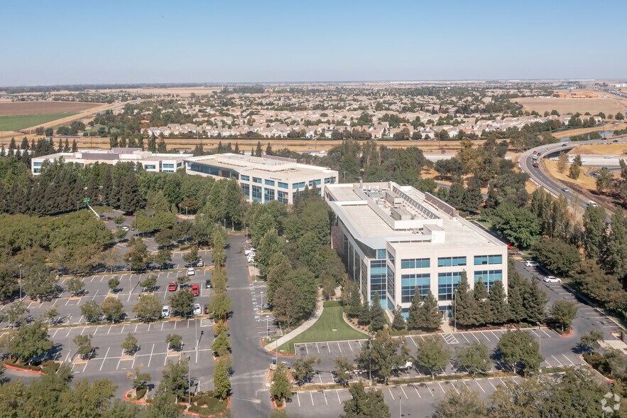 More Photos Of 2850 Gateway Oaks Dr, Sacramento Office For Lease