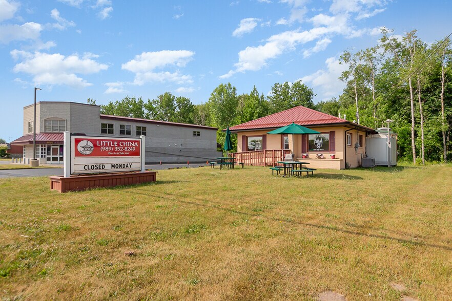 More Photos Of 9743 N Greenville Rd, Lakeview Restaurant For Sale