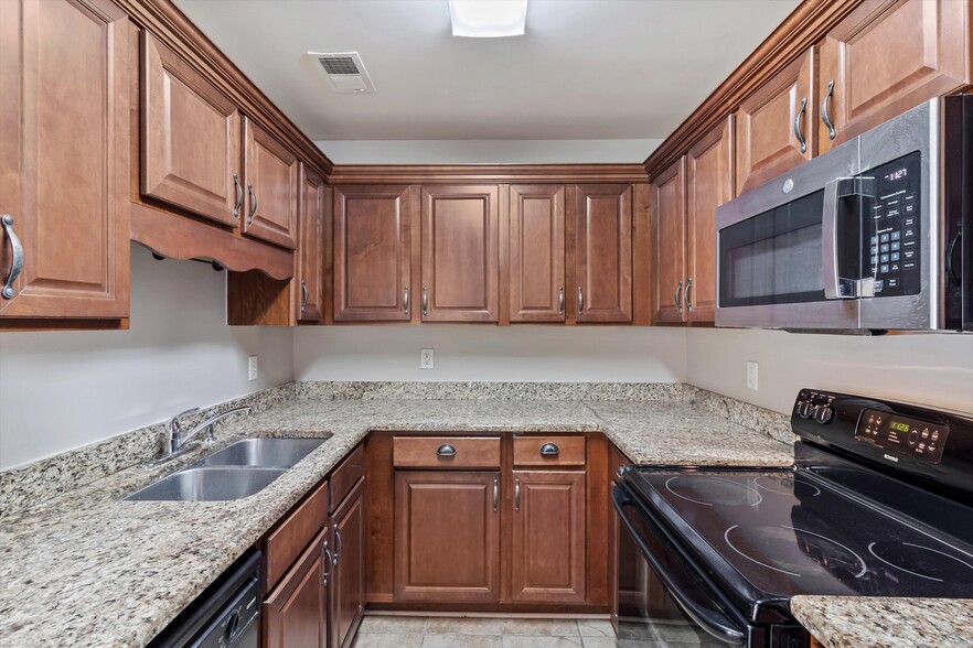 More Photos Of , Memphis Multifamily For Sale