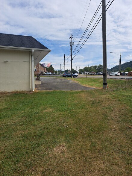 More Photos Of 2400 Volunteer Pky, Bristol Loft Creative Space For Sale