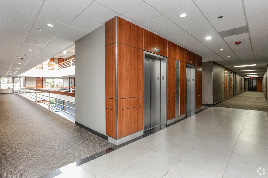 More Photos Of 2500 Fondren Rd, Houston Unknown For Lease