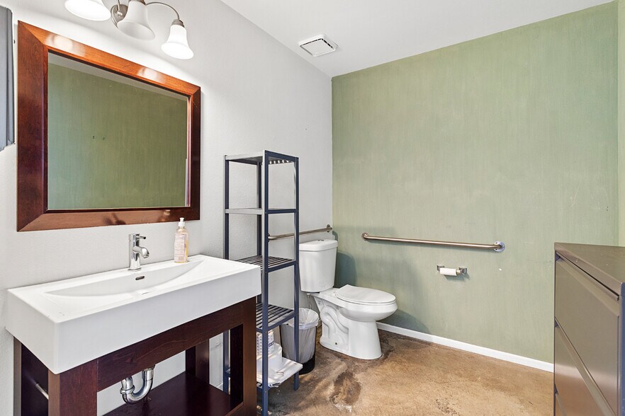 More Photos Of 905 Electric Ave, Venice Unknown For Lease