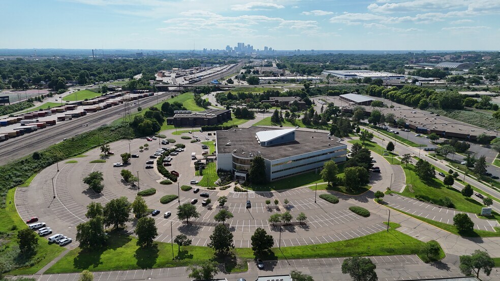 More Photos Of 1450 Energy Park Dr, Saint Paul Office For Lease