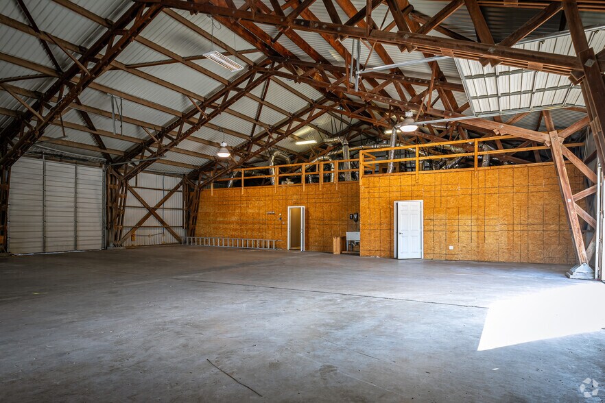 More Photos Of 1618 Callaway Dr, Alvin Warehouse For Lease