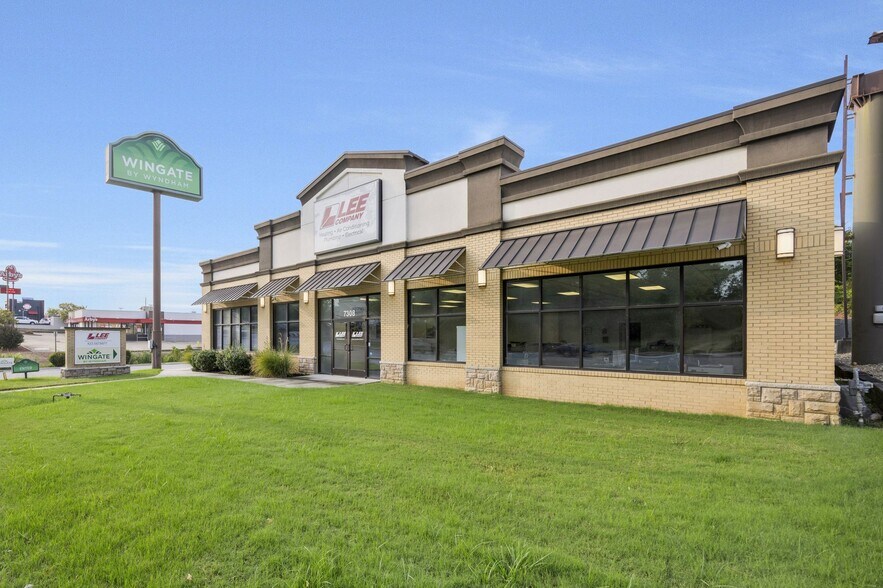 More Photos Of 7308 Shallowford Rd, Chattanooga Storefront Retail Office For Lease