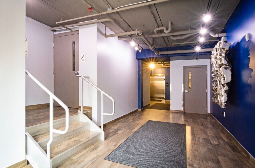 More Photos Of 2310 N Oakland Ave, Milwaukee Apartments For Lease